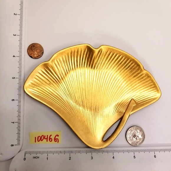 Japanese Lacquerware Gold and Black Lacquer over Wood Ginkgo Leaf Trinket Tray - Picture 2 of 7